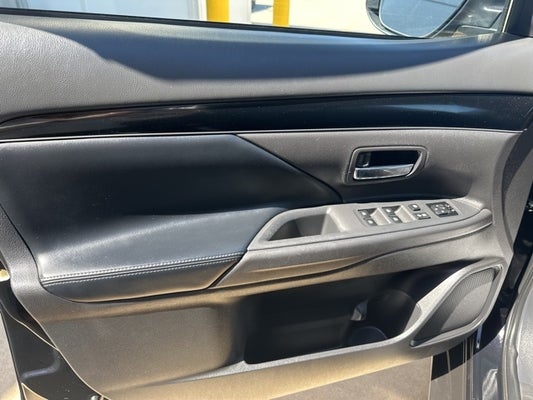 2020 Mitsubishi Outlander SE in Emporia, KS - Clint Bowyer Autoplex