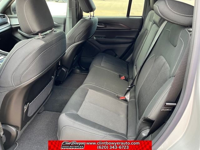 2026 Jeep Grand Cherokee Laredo