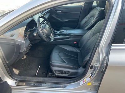 2019 Toyota Avalon Hybrid XLE Plus