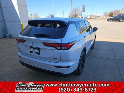 2024 Mitsubishi Outlander SE Black Edition w/Pano Roof